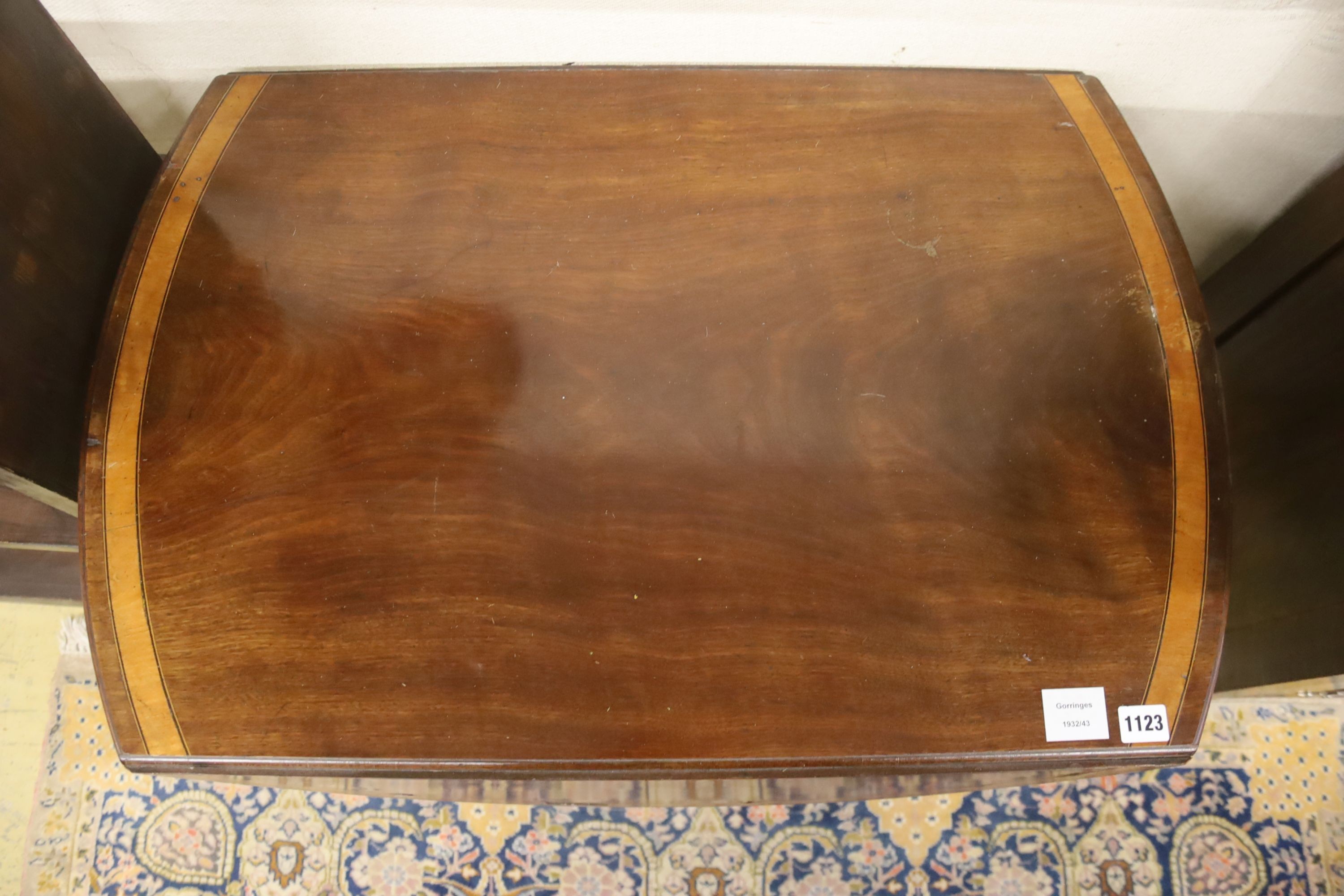 A George III mahogany and satinwood banded oval topped Pembroke table, width 79cm, depth 52cm, height 74cm